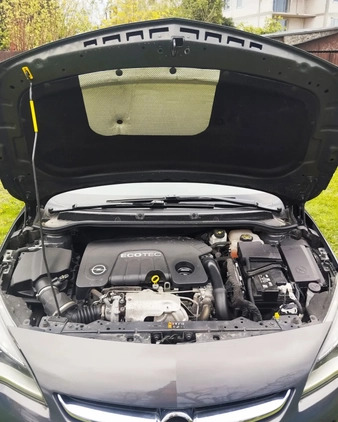 Opel Astra cena 32500 przebieg: 200000, rok produkcji 2015 z Olsztyn małe 667